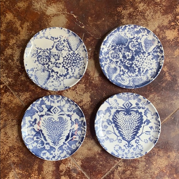 NEW SUR LA TABLE  SET OF 4 NAVY/WHITE PLATES - Picture 1 of 3